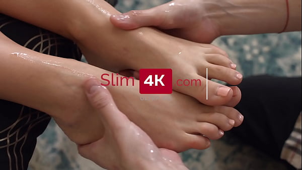 Maryana Rose – Piercing beauty relaxes and gets cumshot