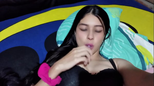 ACTRIZ PORNO YULIETHGOMEZ MUESTRA SU COSITAS( CASERO REAL)